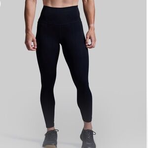 Born Primitive 	Your Go To 7/8 Legging w/ Pockets High-Waisted Black large 23”